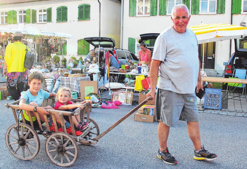 Beim Abendflohmarkt gibt’s wieder viel zu entdecken. Beim Abendflohmarkt gibt’s wieder viel zu entdecken.