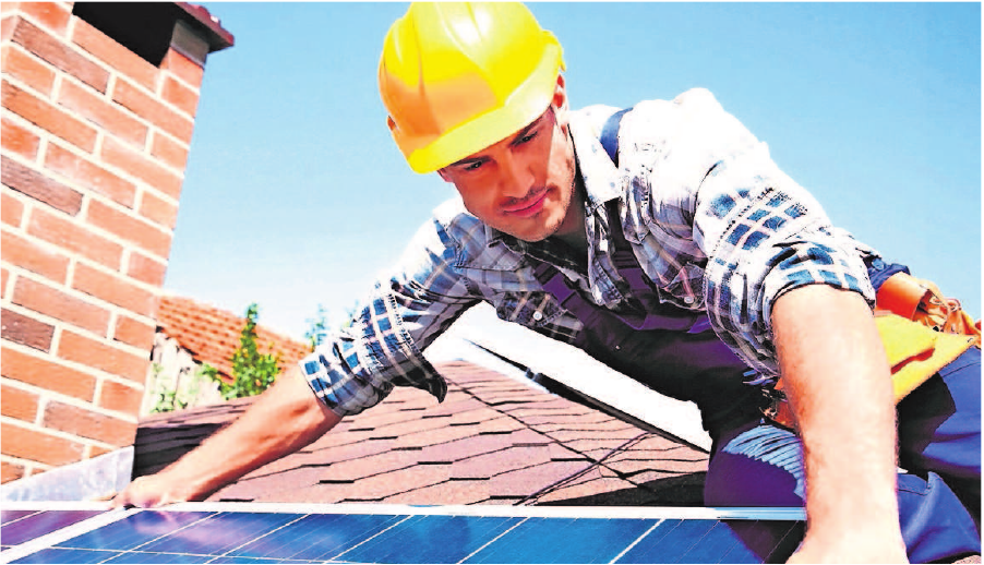 Welche Anlage zur Nutzung der Sonnenenergie? Das beantwortet der Eignungs-Check Solar. Foto: Africa Studio/fotolia.com/akz-d Welche Anlage zur Nutzung der Sonnenenergie? Das beantwortet der Eignungs-Check Solar. Foto: Africa Studio/fotolia.com/akz-d
