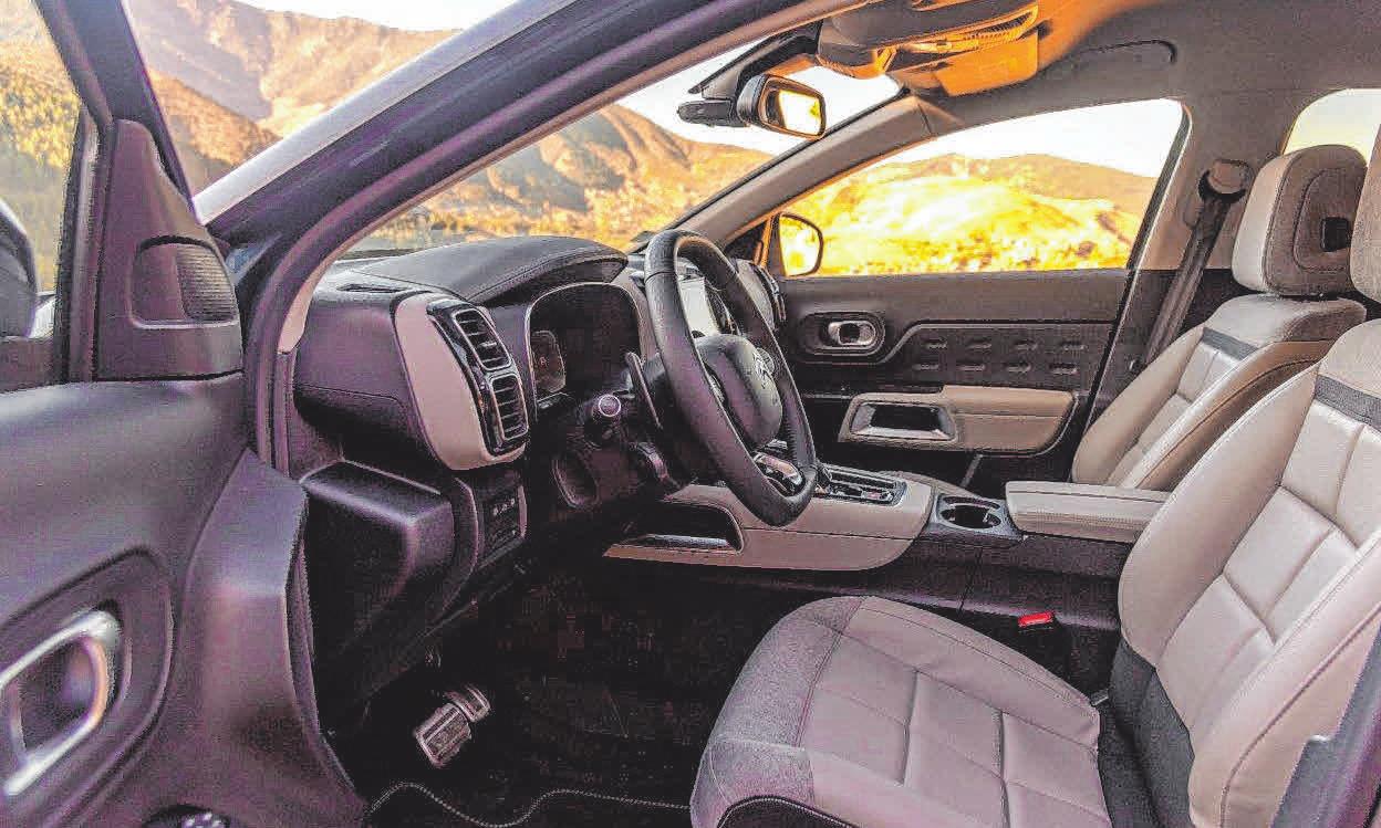 Der Innenraum des neuen SUV Citroën C5 Aircross steht ganz im Zeichen des Wohlbefindens. Der Innenraum des neuen SUV Citroën C5 Aircross steht ganz im Zeichen des Wohlbefindens.