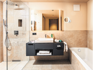 Die Badezimmer sind mit hochwertigen Materialien und elegantem Design ausgestattet. Die Badezimmer sind mit hochwertigen Materialien und elegantem Design ausgestattet.