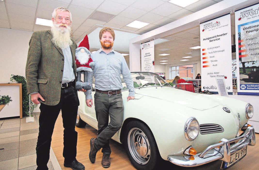 Rolf und Finn Dingeldey (v.li.) wünschen all ihren Kunden eine schöne Weihnachtszeit. Foto: Philipp Aissen Rolf und Finn Dingeldey (v.li.) wünschen all ihren Kunden eine schöne Weihnachtszeit. Foto: Philipp Aissen