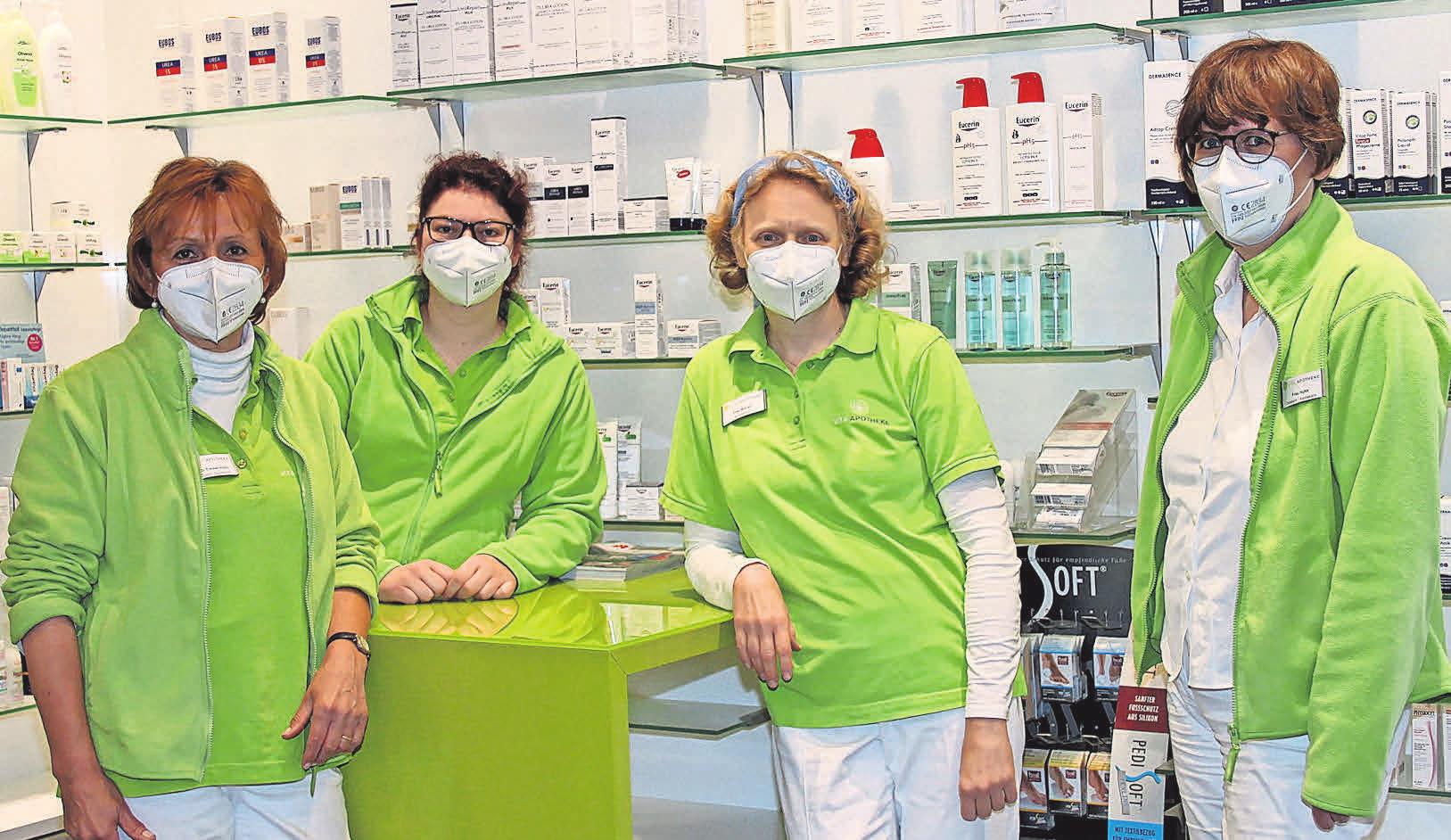 Auch in der Coronazeit konnten Elisabeth Timmermann und Heike Huhn sowie alle Mitarbeiter der Vita Apotheke ihre Patienten mit allem Nötigen versorgen. Carola Piepe Auch in der Coronazeit konnten Elisabeth Timmermann und Heike Huhn sowie alle Mitarbeiter der Vita Apotheke ihre Patienten mit allem Nötigen versorgen. Carola Piepe