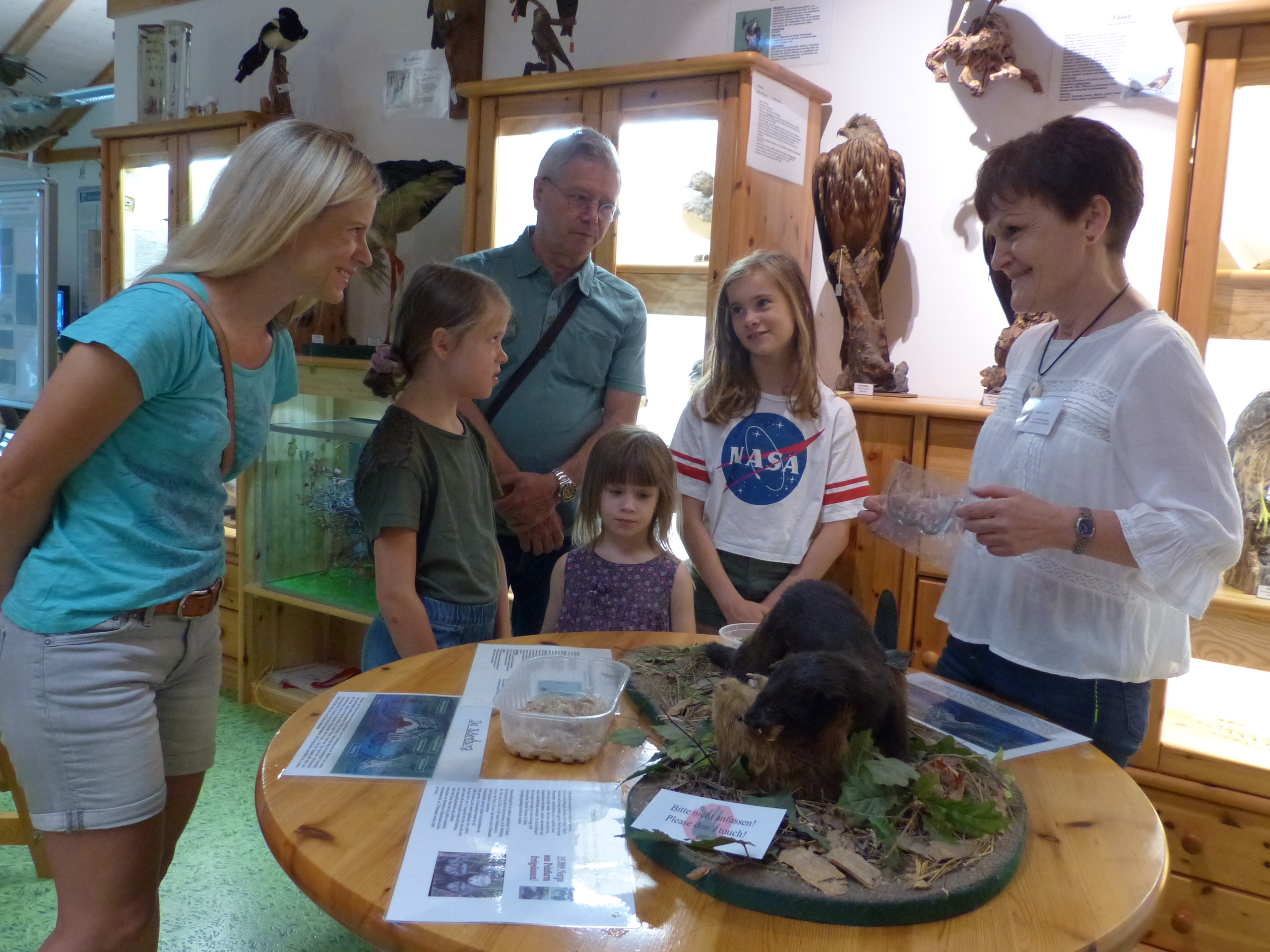Das Informationszentrum für Umwelt und Naturschutz HAUS AM SEE lädt wieder zu einem abwechslungsreichen Ferienprogramm ein. Das Informationszentrum für Umwelt und Naturschutz HAUS AM SEE lädt wieder zu einem abwechslungsreichen Ferienprogramm ein.