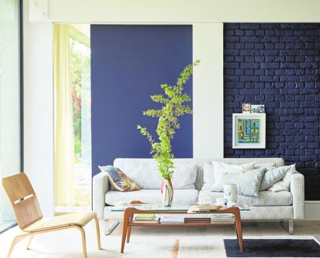 Wer seine Wand blau streicht, folgt dem aktuellen Farbtrend. FARROW & BALL 