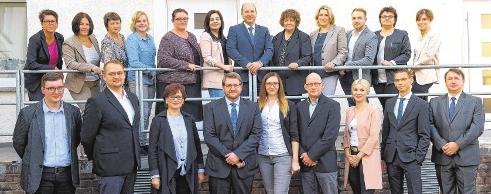 Die Teams der MTG und Treudat mit den Geschäftsführern René Goldhammer (obere Reihe Mitte) und Christian Büttner (untere Reihe Mitte) FOTOS: SEIDEL/FOTO GEICHE Die Teams der MTG und Treudat mit den Geschäftsführern René Goldhammer (obere Reihe Mitte) und Christian Büttner (untere Reihe Mitte) FOTOS: SEIDEL/FOTO GEICHE