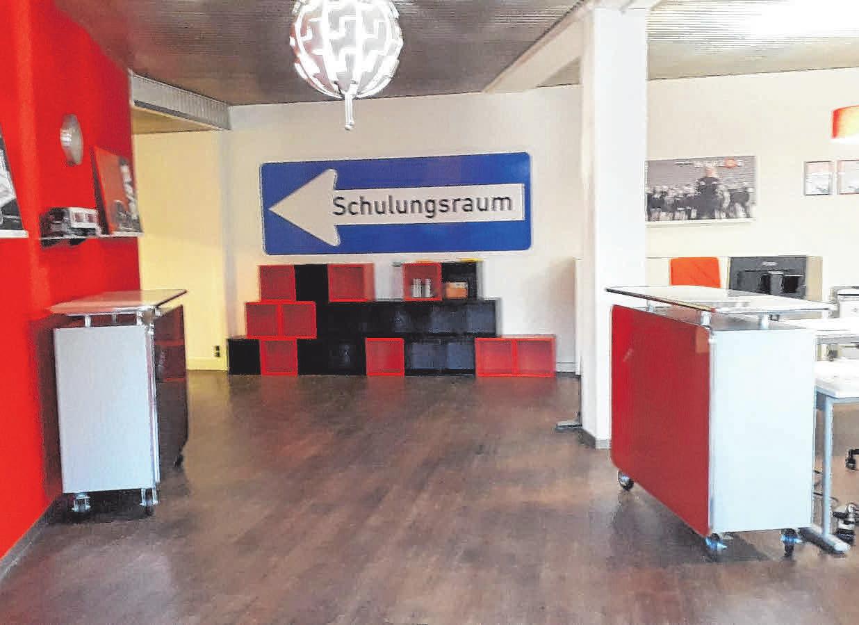 ... wird in neuen und modernen Räumen unterrichtet. ... wird in neuen und modernen Räumen unterrichtet.
