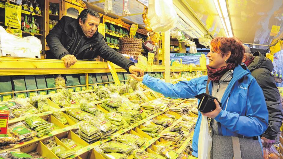 Der Martinimarkt in Wangen kann auf eine Jahrhunderte alte Geschichte zurückblicken – und erfreut sich dabei einer ungebrochenen Beliebtheit. FOTOS: T.SCH Der Martinimarkt in Wangen kann auf eine Jahrhunderte alte Geschichte zurückblicken – und erfreut sich dabei einer ungebrochenen Beliebtheit. FOTOS: T.SCH