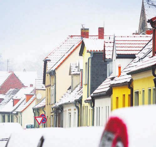 Tür zu und gut: Wer die Kellertür im Winter geschlossen hält, spart Energie und hat es trotzdem wärmer im Haus. Foto: Soeren Stache/dpa-Zentralbild/dpa-mag Tür zu und gut: Wer die Kellertür im Winter geschlossen hält, spart Energie und hat es trotzdem wärmer im Haus. Foto: Soeren Stache/dpa-Zentralbild/dpa-mag