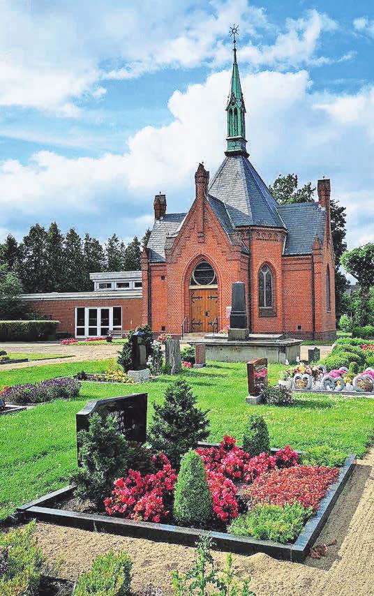 Friedhofsgärtner verwandeln Gräber in kleine Kunstwerke mit Blumen und Pflanzen. Foto: BettinaF/pixelio.de Friedhofsgärtner verwandeln Gräber in kleine Kunstwerke mit Blumen und Pflanzen. Foto: BettinaF/pixelio.de