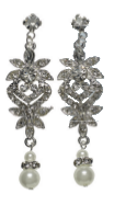 Der Schmuck sollte das Kleid ergänzen und entsprechend abgestimmt werden. ©Lilly/spp-o Der Schmuck sollte das Kleid ergänzen und entsprechend abgestimmt werden. ©Lilly/spp-o