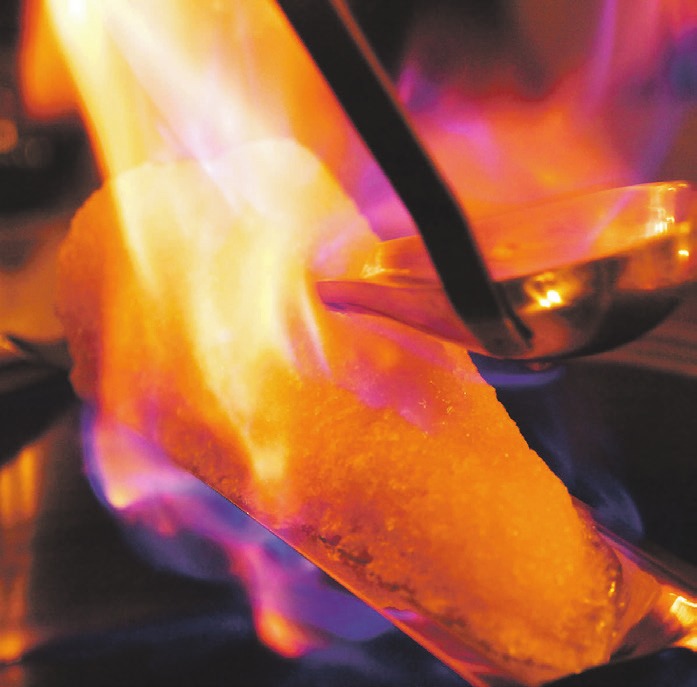 Eine originale Feuerzangenbowle garantiert ein geselliges Miteinander. Eine originale Feuerzangenbowle garantiert ein geselliges Miteinander.