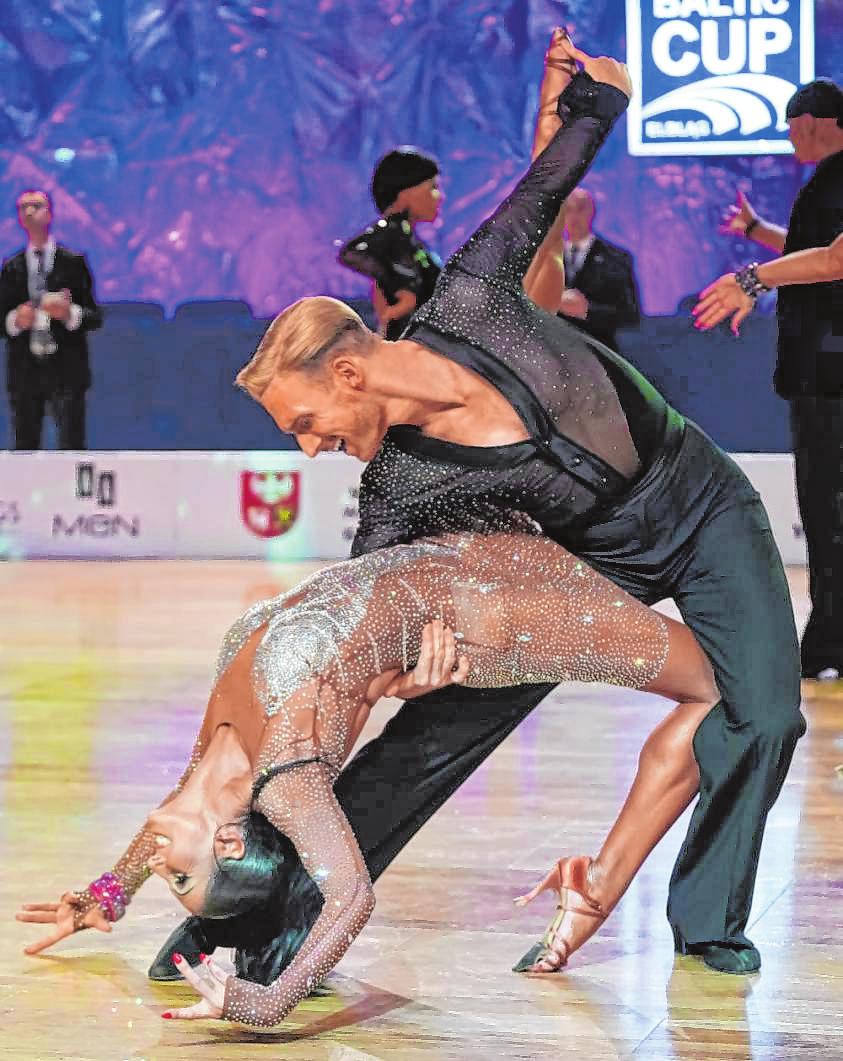 Tina Zettelmeier und Benjamin Eiermann auf dem Tanzparkett. Tina Zettelmeier und Benjamin Eiermann auf dem Tanzparkett.