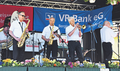 Zahlreiche Musiker treten auf Bild: Dr. Reinhard Prinzen Zahlreiche Musiker treten auf Bild: Dr. Reinhard Prinzen