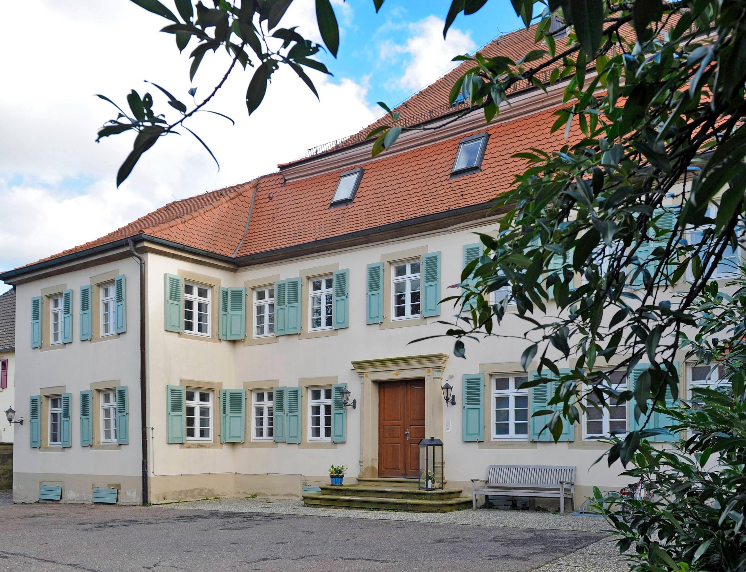 Die Grafen von Wiser – jahrhundertelang die Ortsherren – ließen den Hirschhorner Hof im 18. Jahrhundert zum standesgemäßen Schloss umbauen. Foto: Archiv/Mugler Die Grafen von Wiser – jahrhundertelang die Ortsherren – ließen den Hirschhorner Hof im 18. Jahrhundert zum standesgemäßen Schloss umbauen. Foto: Archiv/Mugler
