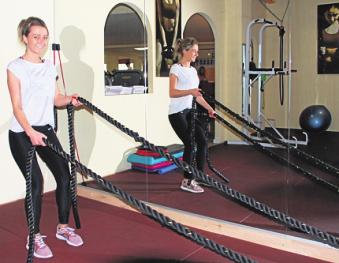 Trainerin Isabell Johns beim „Battle Power Rope“. Foto: Keber