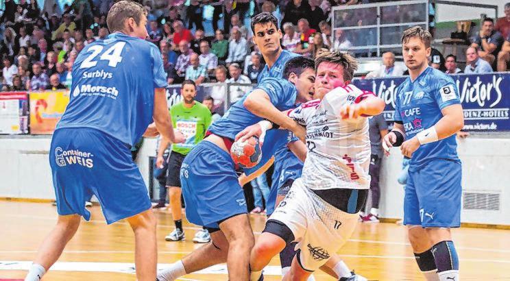 Einer gegen alle: Mit großer Energie startete Junioren-Nationalspieler Mattis Michel auch in der Saisonvorbereitung, wie hier im DHB-Pokalspiel gegen Nußloch, durch. Foto: rupp Einer gegen alle: Mit großer Energie startete Junioren-Nationalspieler Mattis Michel auch in der Saisonvorbereitung, wie hier im DHB-Pokalspiel gegen Nußloch, durch. Foto: rupp