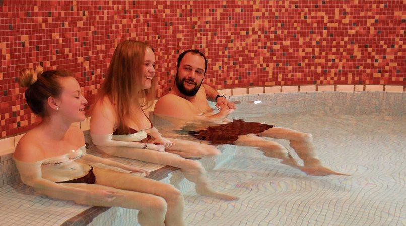 Wohlfühlen bei 36 Grad in der Feuergrotte.