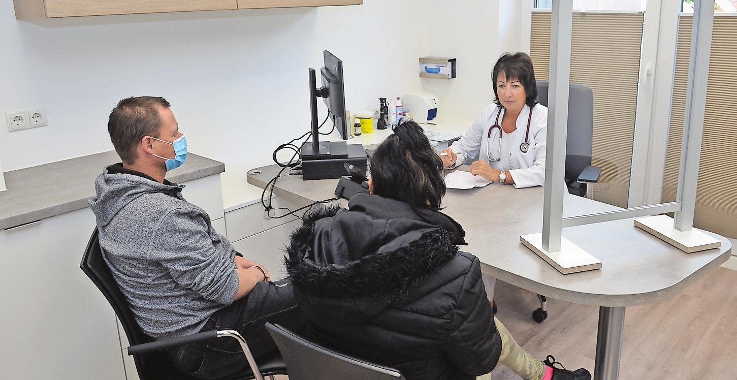 Qualifzierte Behandlung: Auch in Corona-Zeiten werden die Patienten von Dr. med. Ansgar Blömer, Fachärztin Natalyia Nowak und Bundeswehrarzt René Freese optimal beraten und behandelt. Fotos: Willi Siemer