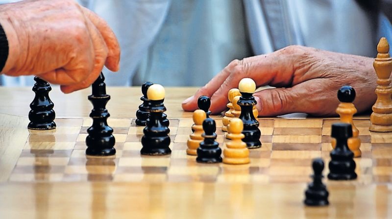 Sinnvoll: Denksport, Spiele und Ergotherapie. FOTO: SNEZANA SKUNDRIC/STOCK.ADOBE.COM Sinnvoll: Denksport, Spiele und Ergotherapie. FOTO: SNEZANA SKUNDRIC/STOCK.ADOBE.COM