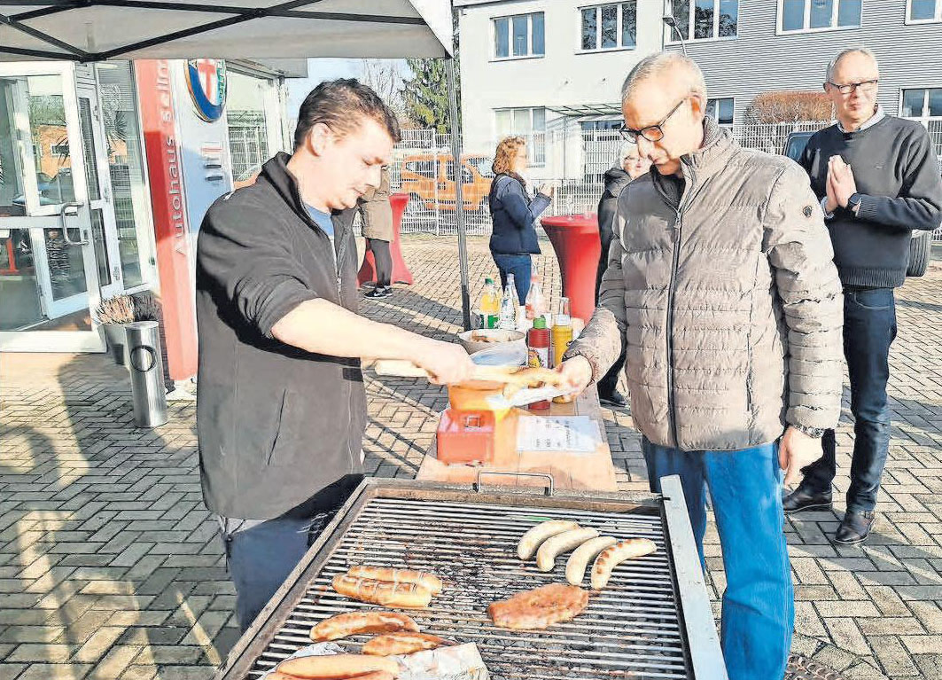 Mit dem Angrillen wird bei Sellmann traditionell das neue Jahr eingeläutet. Mit dem Angrillen wird bei Sellmann traditionell das neue Jahr eingeläutet.