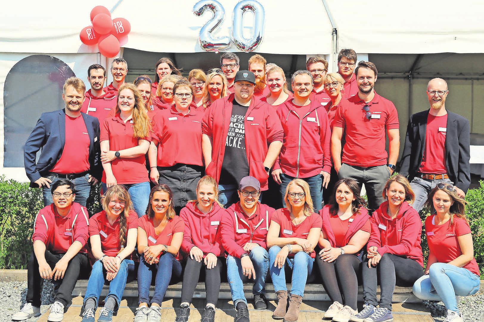 Das Secra-Team freut sich über die vielen Glückwünsche zur Jubiläumsfeier Das Secra-Team freut sich über die vielen Glückwünsche zur Jubiläumsfeier
