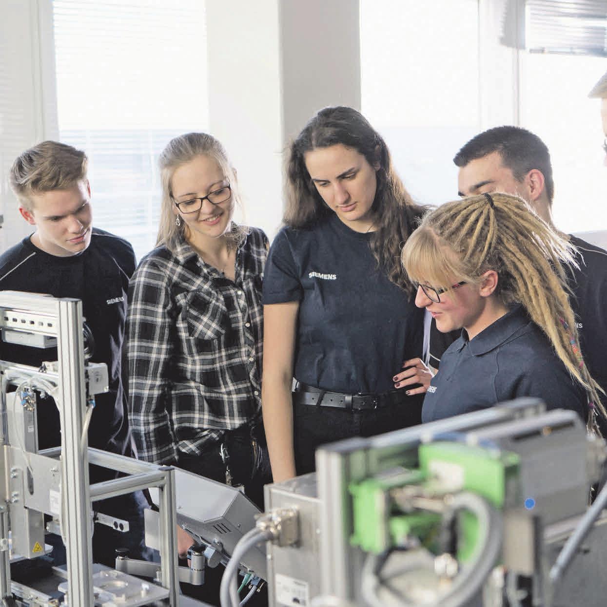 Um eine Ausbildungsstelle zu bekommen, muss man sich vorher erfolgreich bewerben. Foto: djd/Siemens Professional Education Um eine Ausbildungsstelle zu bekommen, muss man sich vorher erfolgreich bewerben. Foto: djd/Siemens Professional Education