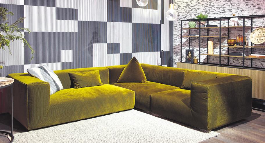 Aktuell im Trend: das großzügige Sofa „Sphinx“ von Bullfrog Design…<br>Fotos: Die Wäscherei
