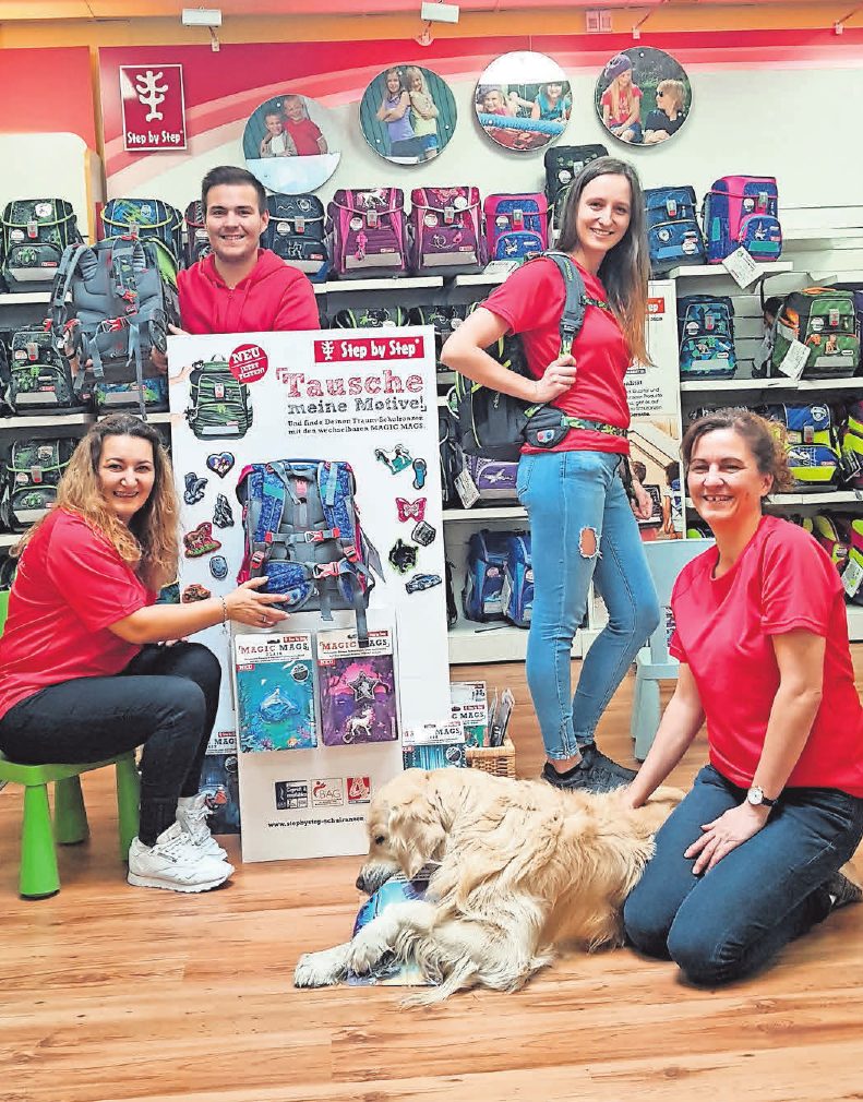 Filiz, Fabian, Ana, Petra und Mylo präsentieren die StepbyStep-Ranzen, die mitwachsen und mit wechselbaren Motiven punkten. Filiz, Fabian, Ana, Petra und Mylo präsentieren die StepbyStep-Ranzen, die mitwachsen und mit wechselbaren Motiven punkten.