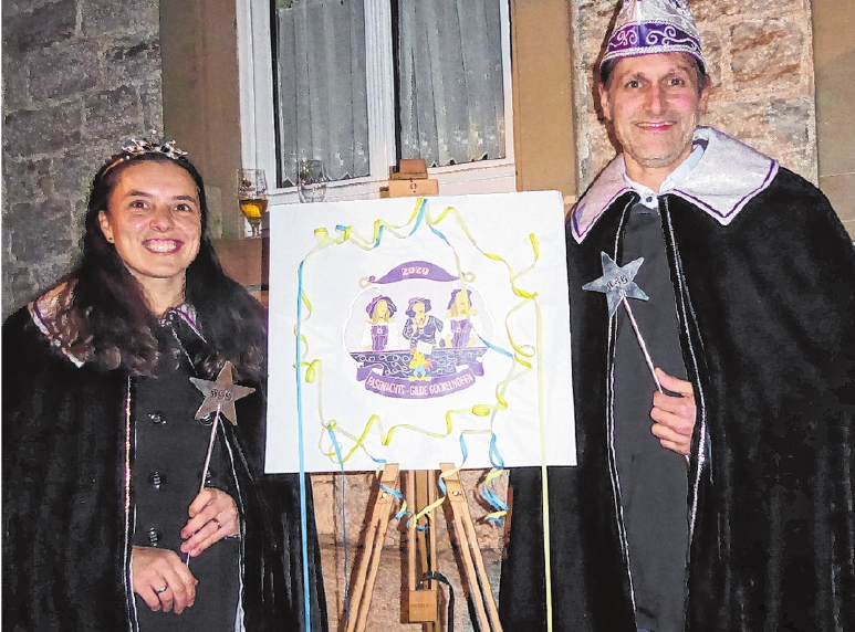 Das Prinzenpaar Stefanie I. vom quietschenden Ton und Gino I. freut sich auf fröhliche Gäste bei den Prunksitzungen der FGG. FOTO: HANNELORE GRIMM Das Prinzenpaar Stefanie I. vom quietschenden Ton und Gino I. freut sich auf fröhliche Gäste bei den Prunksitzungen der FGG. FOTO: HANNELORE GRIMM