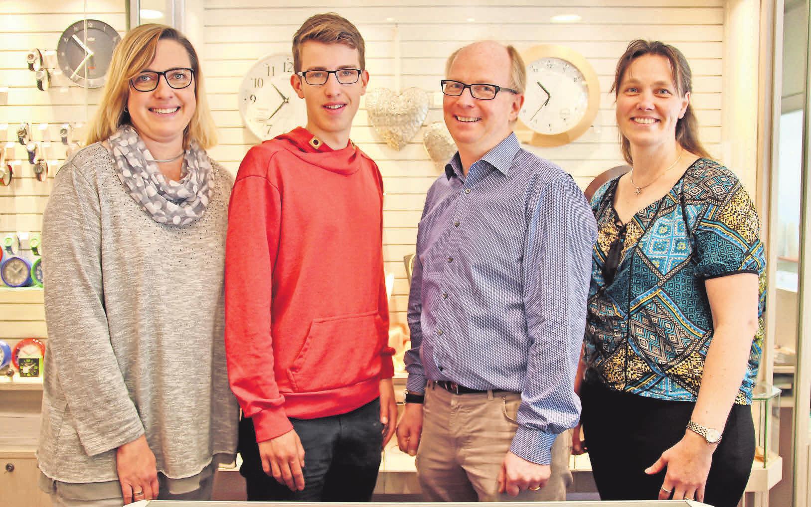 Das Team von Juwelier Witte berät mit viel Leidenschaft, wenn es um Schmuck und Uhren geht. Das Team von Juwelier Witte berät mit viel Leidenschaft, wenn es um Schmuck und Uhren geht.