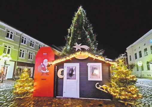 Die Weihnachtsmannhütte mit Wunschzettel-Postfach ist auf dem Oldesloer Marktplatz zu finden. Die Weihnachtsmannhütte mit Wunschzettel-Postfach ist auf dem Oldesloer Marktplatz zu finden.