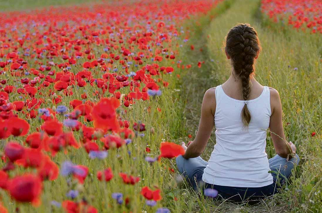 In einem Präventionskurs der Krankenkassen kann man beispielsweise Yoga als Entspannungstechnik lernen. Foto: Yogakalyanii/pixabay.com In einem Präventionskurs der Krankenkassen kann man beispielsweise Yoga als Entspannungstechnik lernen. Foto: Yogakalyanii/pixabay.com