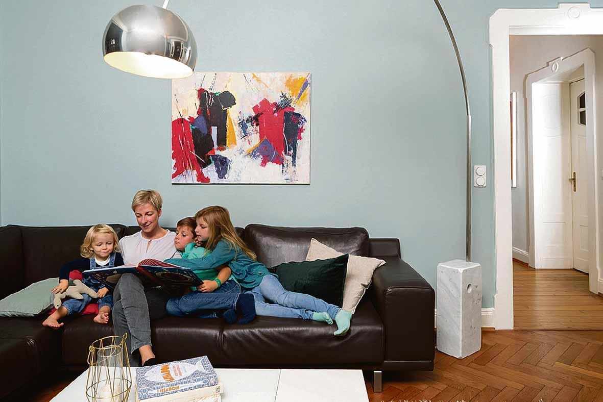 Farbkonzept zum Wohlfühlen – dank des durchdachten Farbkonzepts fühlt sich die ganze Familie im neuen Zuhause rundum wohl. Foto: Alexandra Lechner/Caparol Farben Lacke Bautenschutz/akz-o Farbkonzept zum Wohlfühlen – dank des durchdachten Farbkonzepts fühlt sich die ganze Familie im neuen Zuhause rundum wohl. Foto: Alexandra Lechner/Caparol Farben Lacke Bautenschutz/akz-o