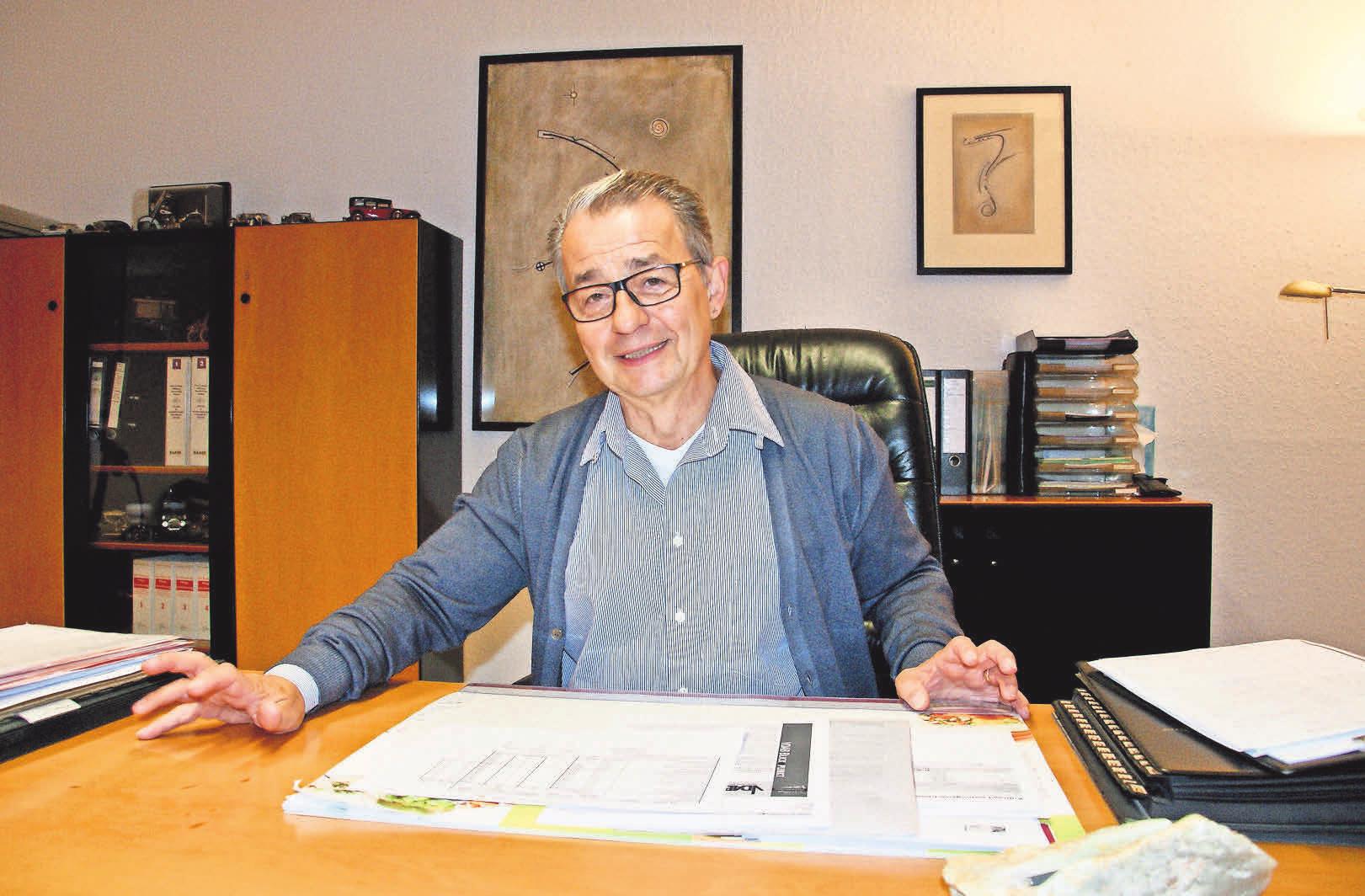 ASK-Geschäftsführer Oskar E. Grünberger versucht vergeblich, dem Fachkräftemangel in der Pflege entgegenzuwirken und faire Gehälter zu zahlen. ASK-Geschäftsführer Oskar E. Grünberger versucht vergeblich, dem Fachkräftemangel in der Pflege entgegenzuwirken und faire Gehälter zu zahlen.