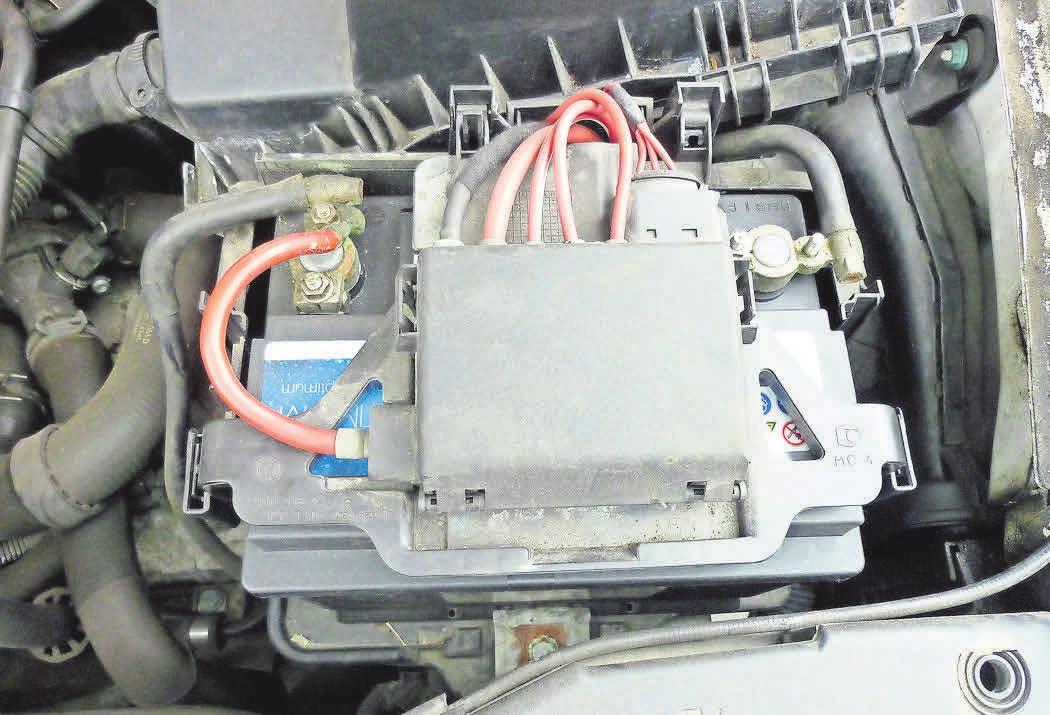 Eine Batterie muss regelmäßig auf ihren Ladezustand überprüft werden, um zu gewährleisten, dass sie auch im Winter problemlos funktioniert. Foto: Dahm Eine Batterie muss regelmäßig auf ihren Ladezustand überprüft werden, um zu gewährleisten, dass sie auch im Winter problemlos funktioniert. Foto: Dahm