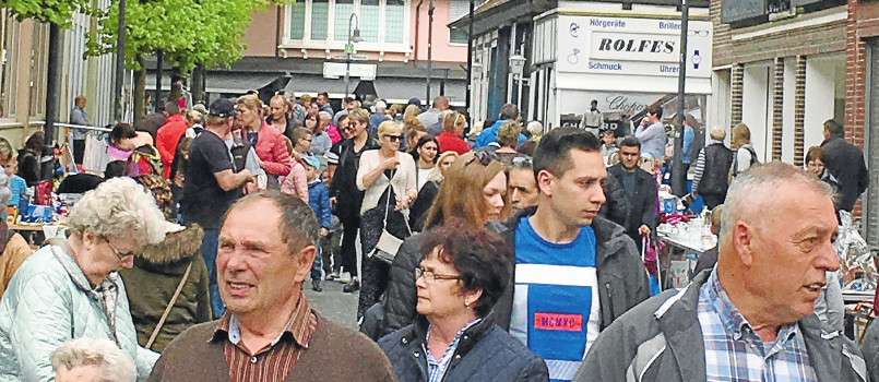 So soll es sein: Es ist Frühjahrsmarkt und die Menschen treffen sich in der Dammer Innenstadt.