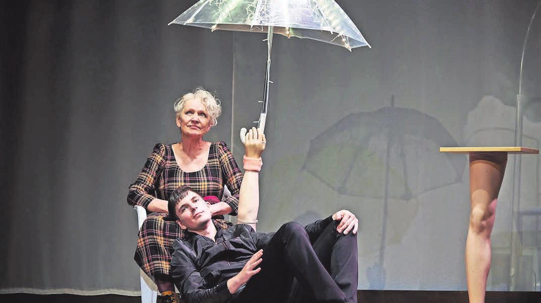 Skurriler Humor bei Harold und Maude. FOTO: THOMAS M. JAUK Skurriler Humor bei Harold und Maude. FOTO: THOMAS M. JAUK