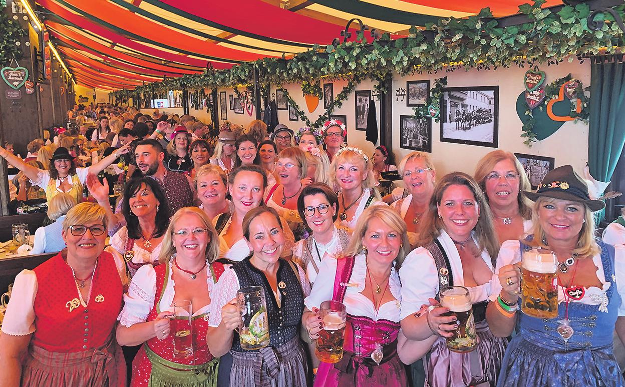 O‘zapft is: Die Kölnerinnen ließen es sich auf der Wiesn richtig gut gehen Foto: CC privat O‘zapft is: Die Kölnerinnen ließen es sich auf der Wiesn richtig gut gehen Foto: CC privat