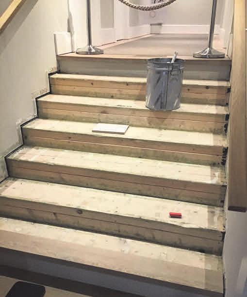 Diese Holztreppe sollte neu belegt werden. Foto: Tischlerei Die Holzwürmer Diese Holztreppe sollte neu belegt werden. Foto: Tischlerei Die Holzwürmer
