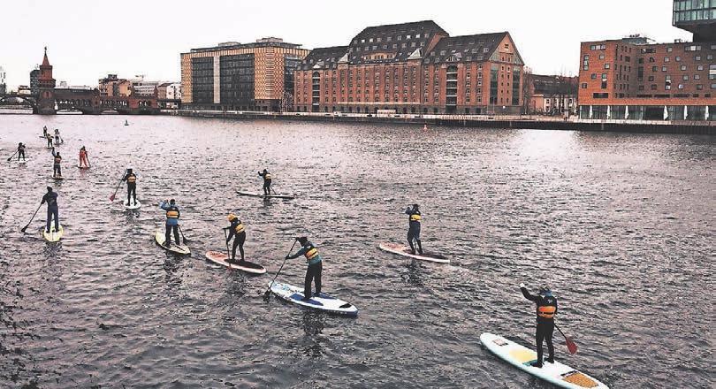 Stand up Paddling wird in Berlin immer beliebter. Foto: visitBerlin/Sarah Lindemann Stand up Paddling wird in Berlin immer beliebter. Foto: visitBerlin/Sarah Lindemann