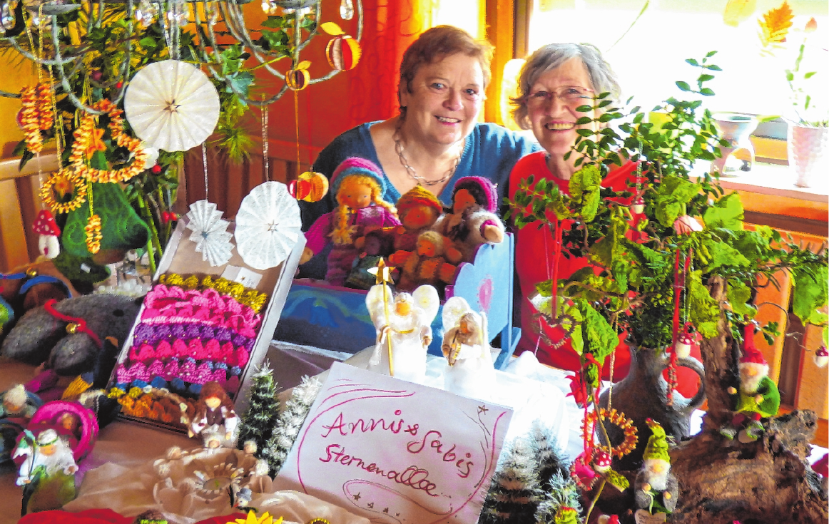 Die Waren von Annis und Gabis Sternenalle gibt es am Kunsthandwerkermarkt zu bestaunen und zu kaufen. FOTO: HACHEM FARMAND Die Waren von Annis und Gabis Sternenalle gibt es am Kunsthandwerkermarkt zu bestaunen und zu kaufen. FOTO: HACHEM FARMAND
