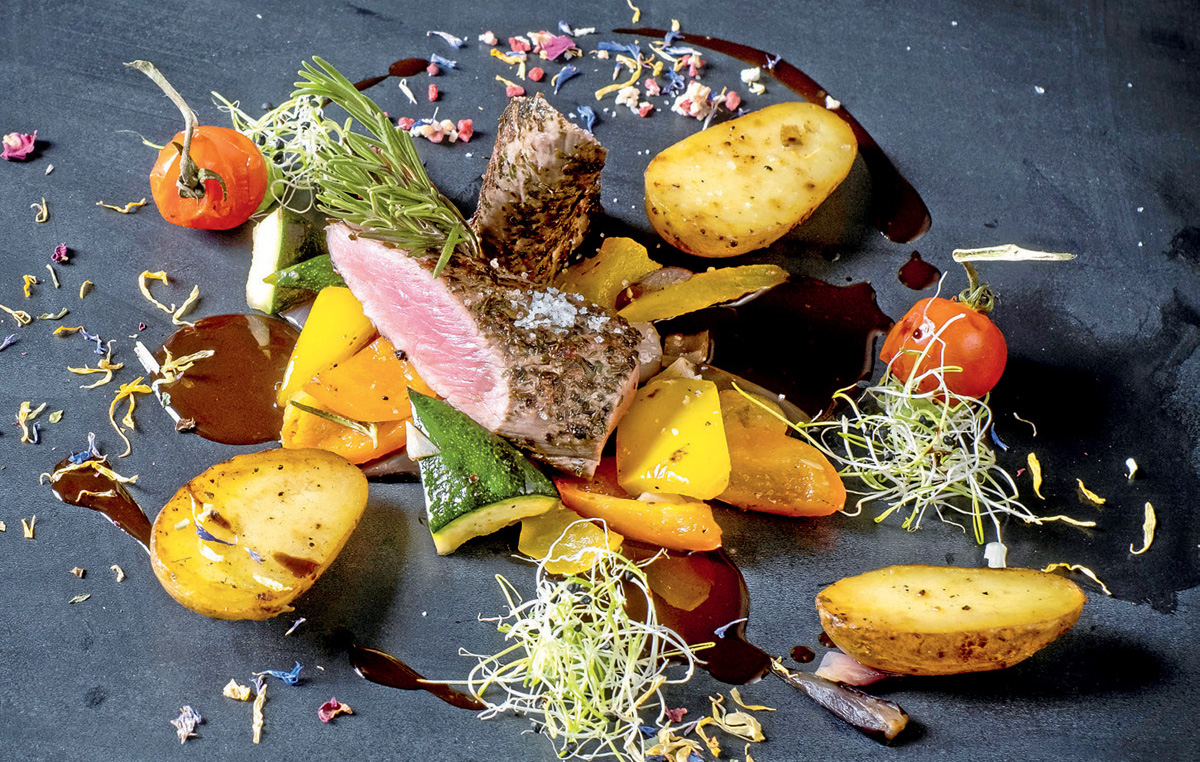 Lammrücken | Portwein-Thymian-Sauce | Grillgemüse | Rosmarinkartoffeln Lammrücken | Portwein-Thymian-Sauce | Grillgemüse | Rosmarinkartoffeln