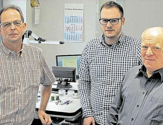 Präzision und Know-how: Die Uhrmachermeister von Juwelier Mahlberg können die meisten Reparaturen direkt vor Ort ausführen. FOTO: MAHLBERG Präzision und Know-how: Die Uhrmachermeister von Juwelier Mahlberg können die meisten Reparaturen direkt vor Ort ausführen. FOTO: MAHLBERG