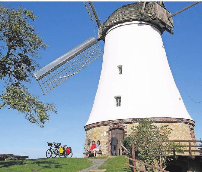Rast an der Windmühle in Wallenhorst-Lechtingen. Fotos (2): Klaus Herzmann Rast an der Windmühle in Wallenhorst-Lechtingen. Fotos (2): Klaus Herzmann