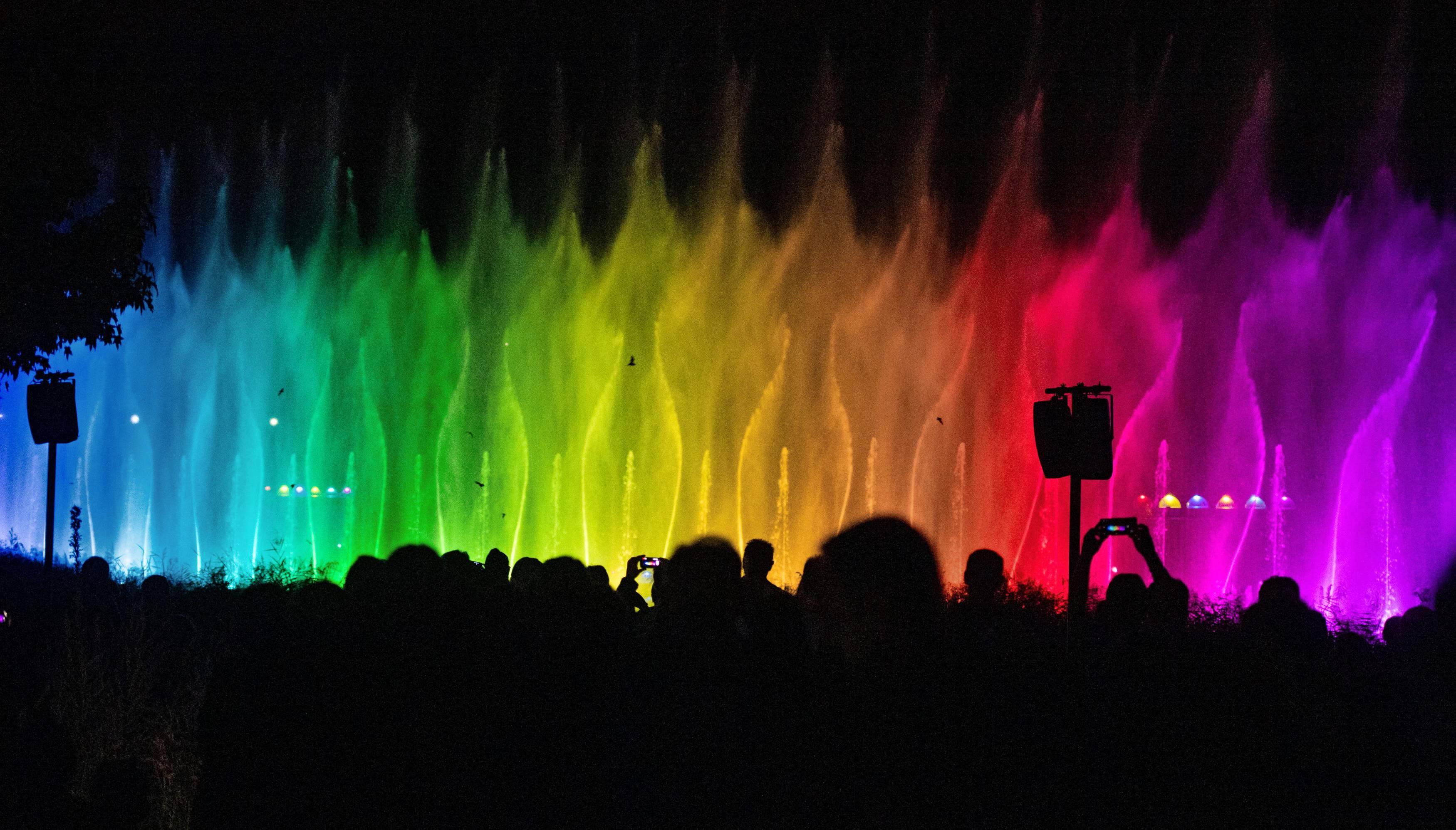 Die Wasserspiele sind das Highlight der Buga und haben Tausende Zuschauer an den Karlssee geholt. Bei der langen Nacht der Wassershows am 14. September wird eine Buga erstmals wegen Überfüllung geschlossen. Die Wasserspiele sind das Highlight der Buga und haben Tausende Zuschauer an den Karlssee geholt. Bei der langen Nacht der Wassershows am 14. September wird eine Buga erstmals wegen Überfüllung geschlossen.