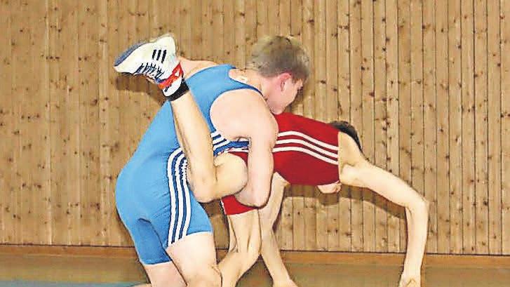 Luke Zippel bringt seinen Gegner in Bedrängnis – wie so oft in seinen Kämpfen. Luke Zippel bringt seinen Gegner in Bedrängnis – wie so oft in seinen Kämpfen.