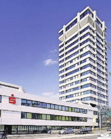 Das Hauptgebäude der Wuppertaler Sparkasse. Insgesamt gibt es 34 Filialen. Das Hauptgebäude der Wuppertaler Sparkasse. Insgesamt gibt es 34 Filialen.