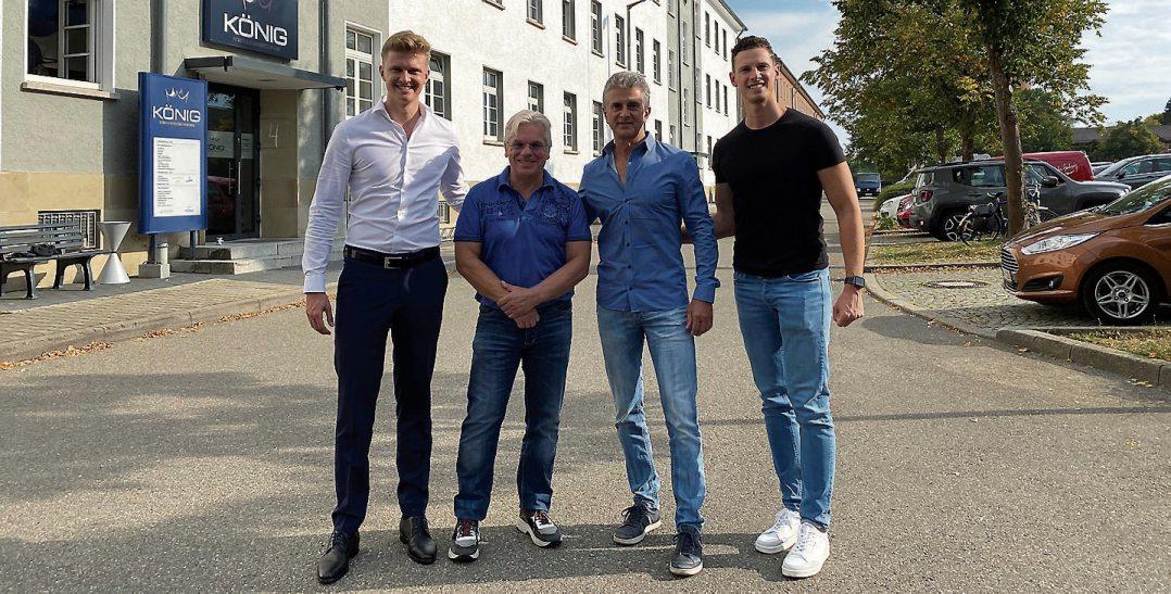 Referent Andreas Bredenkamp (2. v. l.) sowie Michael, Alexander und Patrick König laden herzlich zum morgigen Vortrag ein.