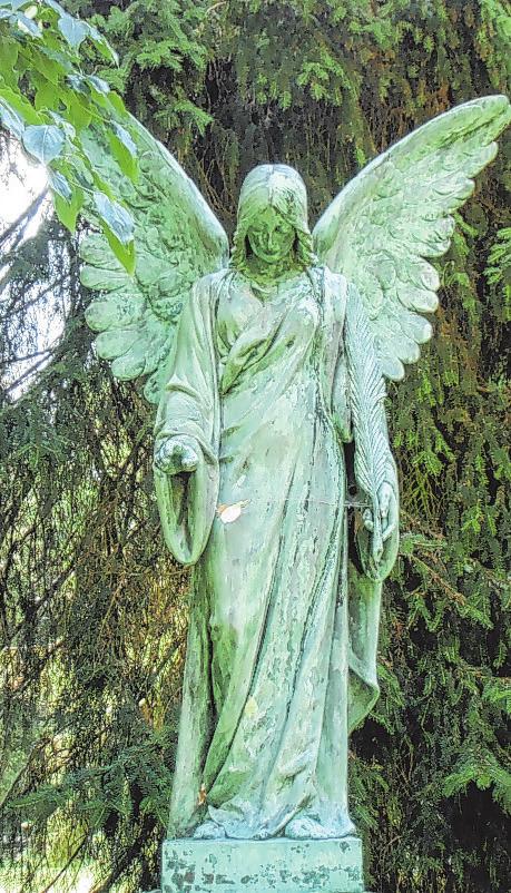 Schöne Engel sind auf dem Friedhof zu finden
