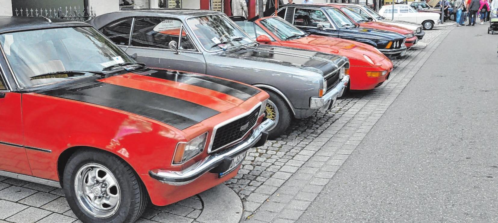 Auch dieses Jahr gibt es wieder eine Oldtimer-Ausstellung zu bestaunen am verkaufsoffenen Sonntag. Auch dieses Jahr gibt es wieder eine Oldtimer-Ausstellung zu bestaunen am verkaufsoffenen Sonntag.